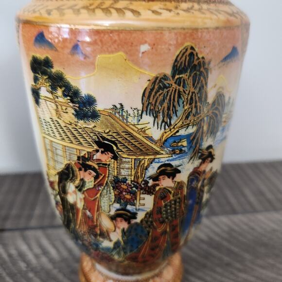 Vintage Satsuma Japanese Pottery Gold Painted Vases Set of 2 - Picture 3 of 12